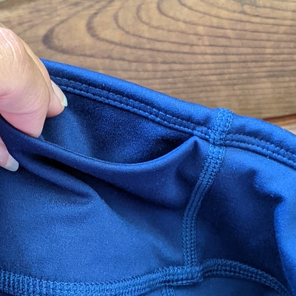 NWT Fabletics woman's leggings, netted sides - Picture 7 of 8